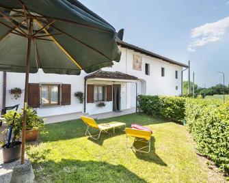 Nice apartment in villa for 6 people with TV, patio and parking - San Daniele del Friuli - Patio