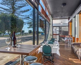 Beachfront Voyager Motor Inn - Burnie - Bar