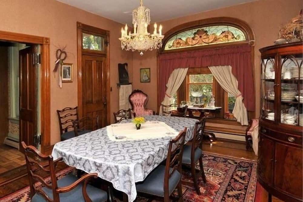 Victorian Loft B & B