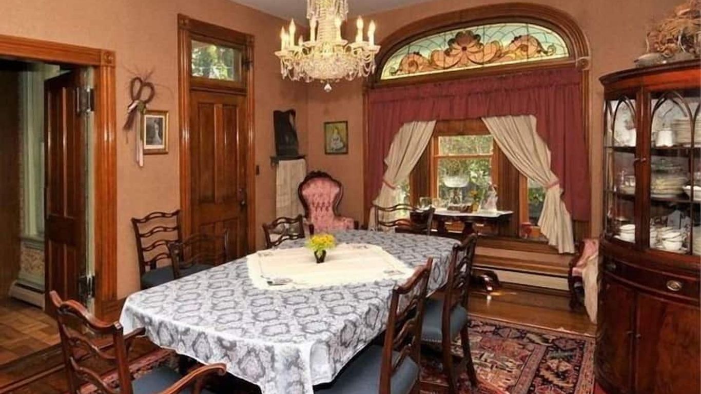 Victorian Loft Bed and Breakfast