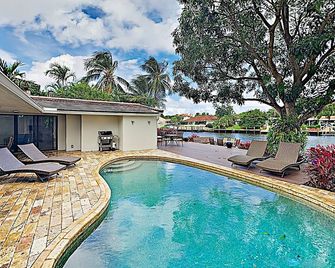 Luxury Waterfront Living: Private Pool, Boat Dock, Game Room - Near Beach - Fort Lauderdale - Zwembad