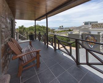 Lungile Backpackers Lodge - Port Elizabeth - Balcony