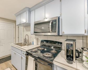 Charming apartment with a full size kitchen AC and WiFi in wonderful New Boston - New Boston - Küche
