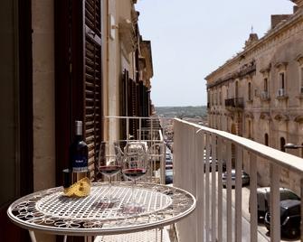 Macramè in centro storico a Noto - Noto - Balcony