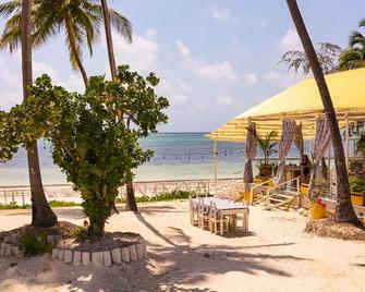 Pili Pili Orient Beach Resort - Bwejuu - Innenhof