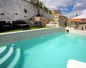Moradia dos Castelos Amarelo - Santarém - Piscina