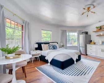The Octagon by Stay Portland - Multnomah Village - Portland