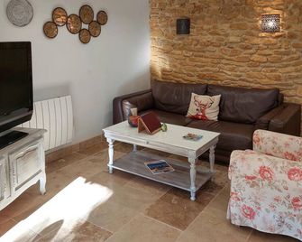 Stunning Home In Uchaux - Uchaux - Living room