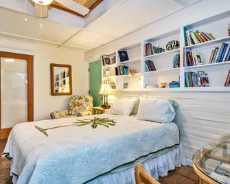 Available and legal for stays less than 30 days. - Kailua - Bedroom