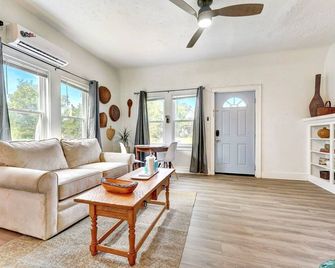 Stunning House In Convenient Location N Downtown - Oklahoma City - Salon