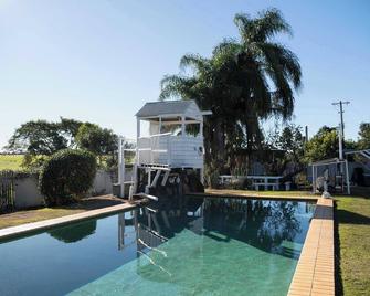 Sweet Retreat by Tiny Away - Bundaberg - Pool