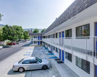 Motel 6 Grants Pass - Grants Pass - Building