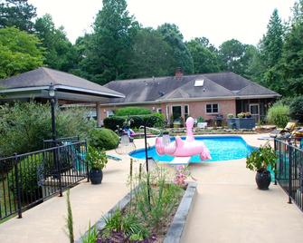 West point lake LaGrange on water w/ pool tennis 11 acres 5/5 tho 2 R 1/2 bath - La Grange