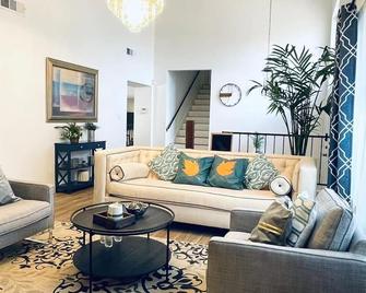 Cozy and convenient single bedroom, safe and close to everything - לאס וגאס - סלון