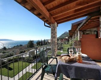 Residence Borgo Dei Limoni - Appartamenti con Garage - Gargnano - Balcon