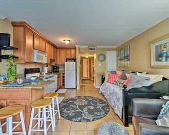 Oceanfront Condo with Pool in Galveston! - Galveston