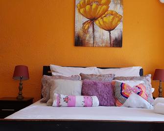 Lolo's 1bed Apt-Best location-2Balconies - Harare - Bedroom