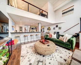 Waterfront Cleveland Apt about 1 Mi to Downtown - Cleveland