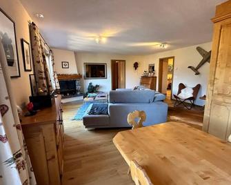Penthouse Paradise With Indoor Swimming Pool - Château-d'Oex - Salon