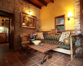Smaragda Art Country House A Lovers Nest Or Family Resort, Spectacular Sea Views - Anatoli - Living room