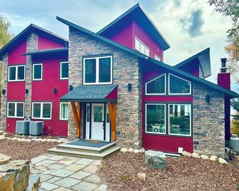 Spectacular Lake View Home, Private Hot Tub, 7 Bdrm, 5 Bath - Windermere - Building