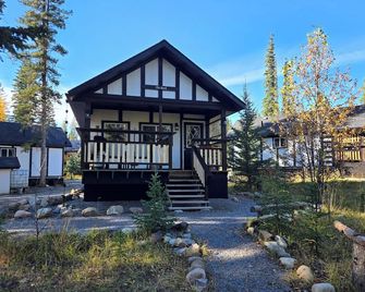Cozy Fireside Cottage - The Rock - Nordegg - Building