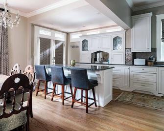 Craftsman Tudor in Historic Ponce Highlands - Atlanta - Cuisine