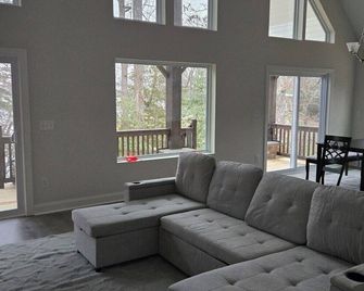 3-bedroom bungalow with Lake Gaston/Roanoke Rapids Lake views. - Roanoke Rapids - Wohnzimmer