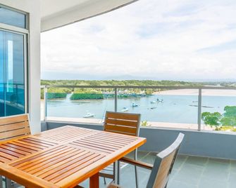 Stunning Oceanview Penthouse with fitness room and full kitchen - El Roble - Balcón