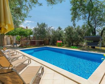 Holiday Home Duje & Mare by Interhome - Liznjan - Pool