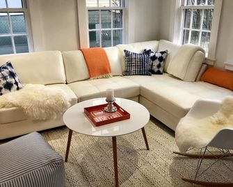 Right Near Childrens Beach, In Downtown And Walking Distance From Ferry - Nantucket - Sala de estar