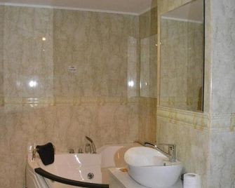 Hotel Condor - Drobeta Turnu-Severin - Baie