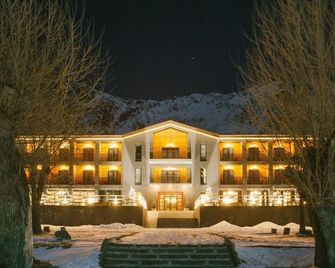 Intourist Kazbegi - Stepantsminda - Building