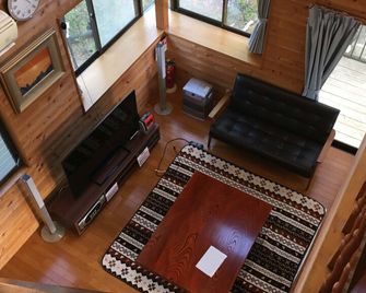 Heart Land Hills in Noto 5 Ike no Hotori no Ie - Shika - Escaleras