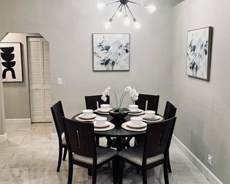 Spacious Home Near Downtown & the Beach - Delray Beach - Dining room
