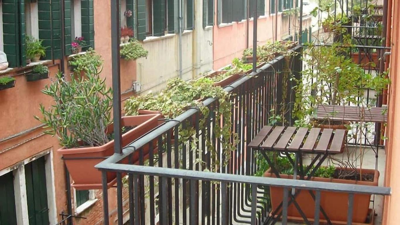 Guesthouse Alloggi Agli Artisti