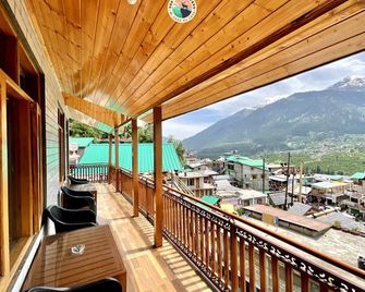 Vashishth x One Light Stays - מאנאלי - מרפסת