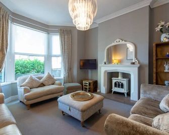 Large Victorian Terrace, Penarth (Cardiff) - Cardiff - Living room