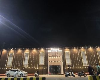 Hotel The Golden Palm - Khajuraho - Gebäude