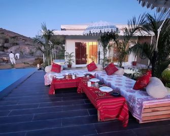 Brij Pola, Jawai - Luxury Jungle Camp with Private Pools - Sheoganj - Restaurant