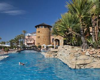 Elba Estepona Gran Hotel & Thalasso Spa - Естепона - Басейн