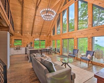 Luxe Jasper Cabin with Deck and Blue Ridge Mtn Views! - Jasper - Huiskamer