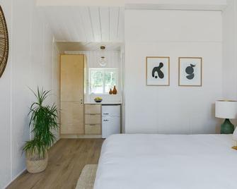 The Green Room Hotel - Oceanside - Schlafzimmer