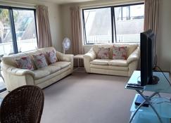 Atlas Suites and Apartments - Mount Maunganui - Living room