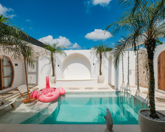 Latiga Villa - Yogyakarta - Piscina