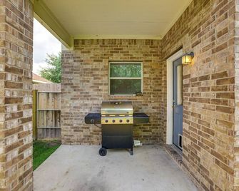 Fish and Hike Pet-Friendly Humble Home with Yard - Humble