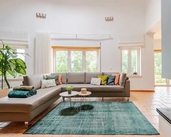 Casa EmCanto - Swimming pool, games room, cinema with capacity for 16 guests - Pombal - Sala de estar