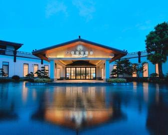 Slender West Lake Hot Spring Resort Yangzhou - Yangzhou - Building