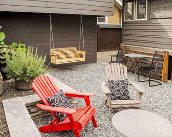 Updated Tacoma Home with Patio 3 Mi to Downtown - Tacoma - Patio