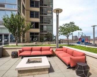 Clean & Spacious 1br | Work Remote | Free Wifi & Kitchen | Near Path - Jersey City - Patio